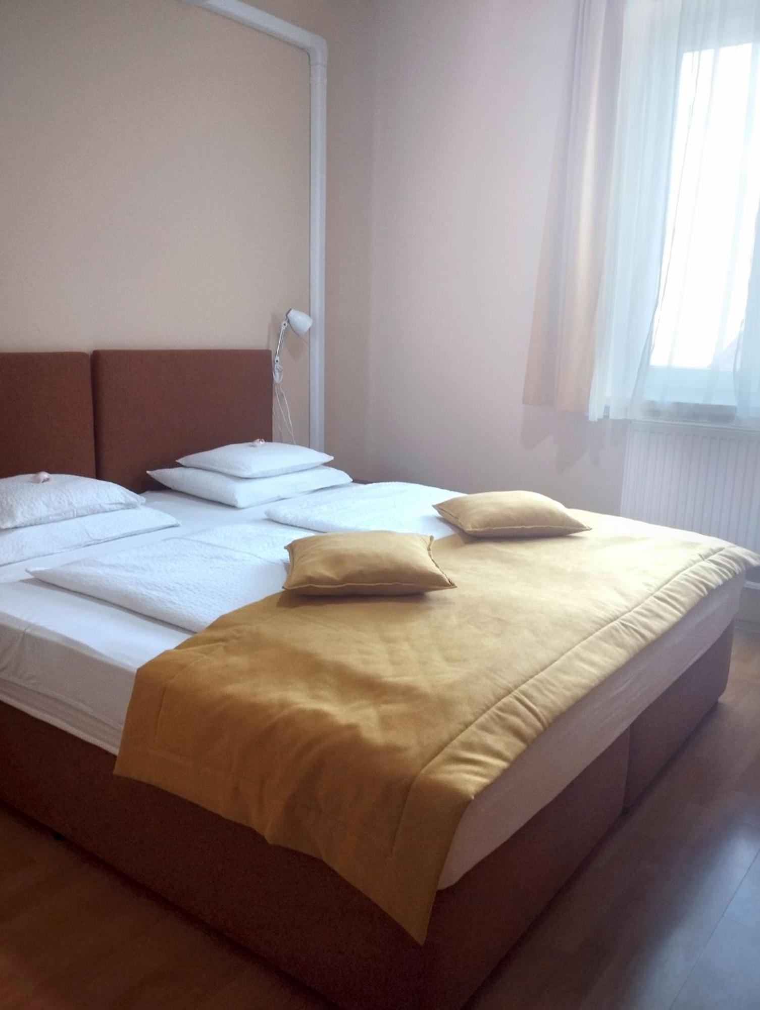 Bed and Breakfast Stan és Panzió Balatonalmádi Exterior foto
