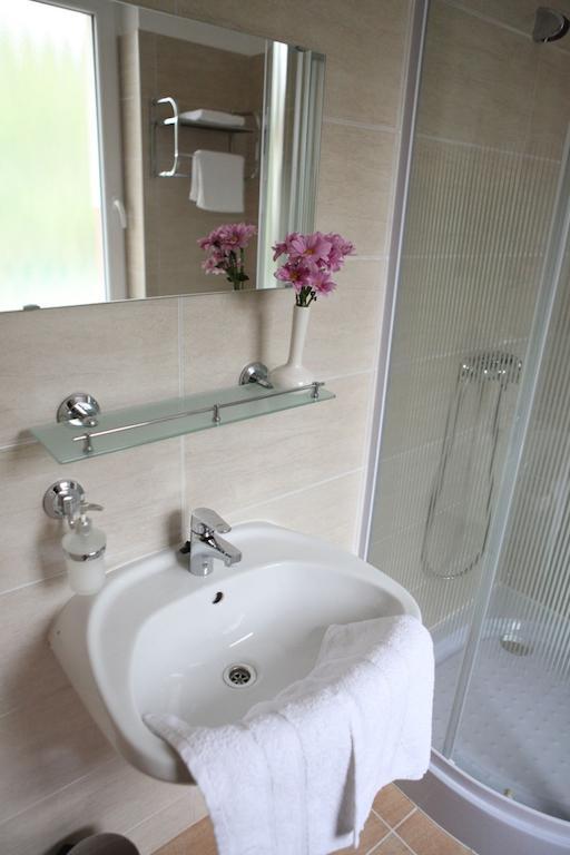 Bed and Breakfast Stan és Panzió Balatonalmádi Habitación foto